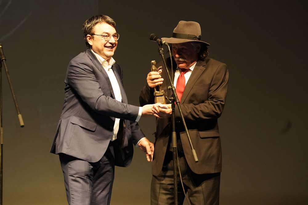 Rade Šerbedžija prima nagradu "Beogradski pobednik"